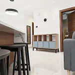 Valley View 1 Apartment *